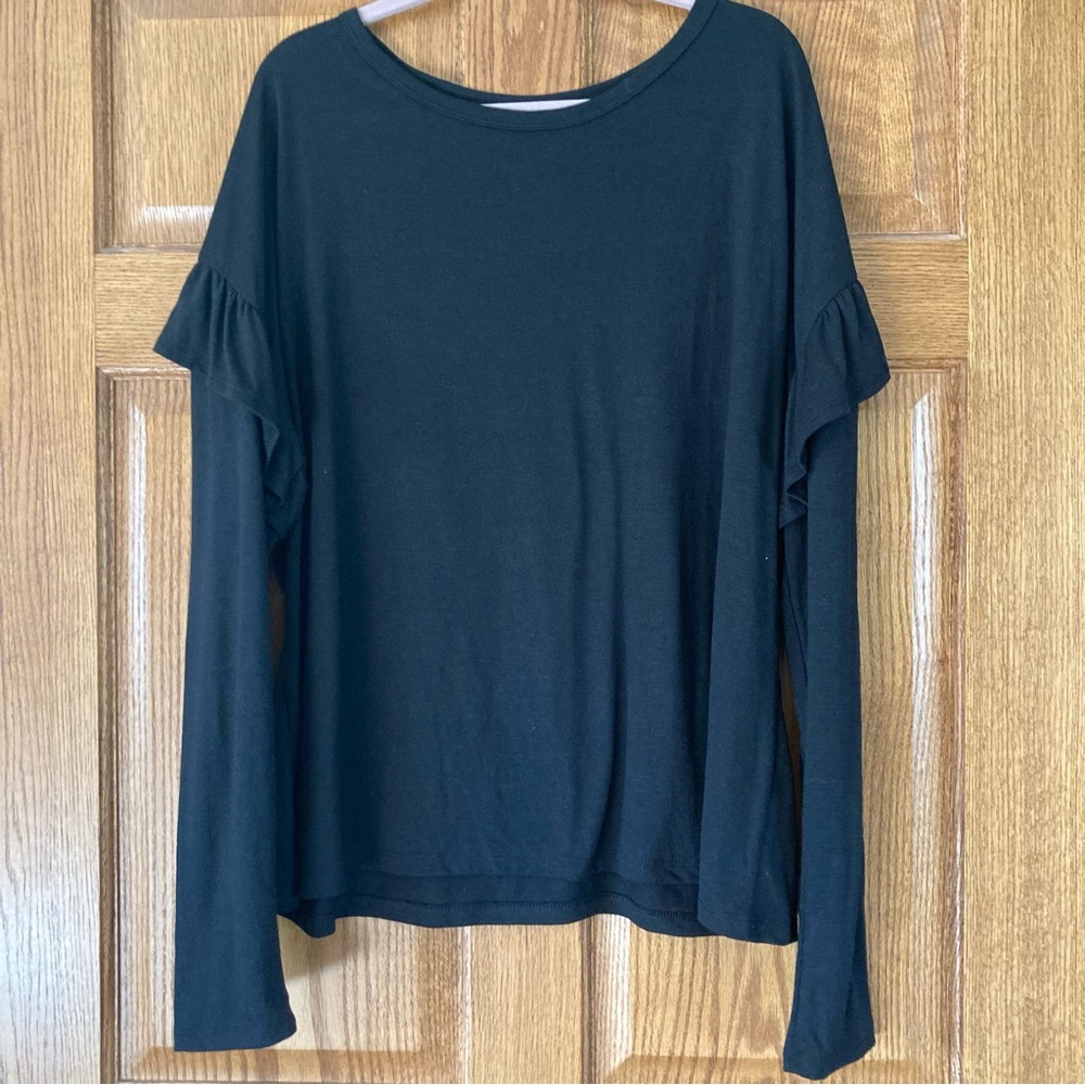 5/$15 Time and Tru Black LS Shirt with Ruffle on Sleeve Shoulders 3X (22)
